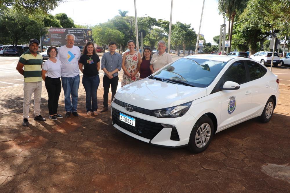 Apae Administração Municipal de Palotina repassa veículo novo à APAE ...